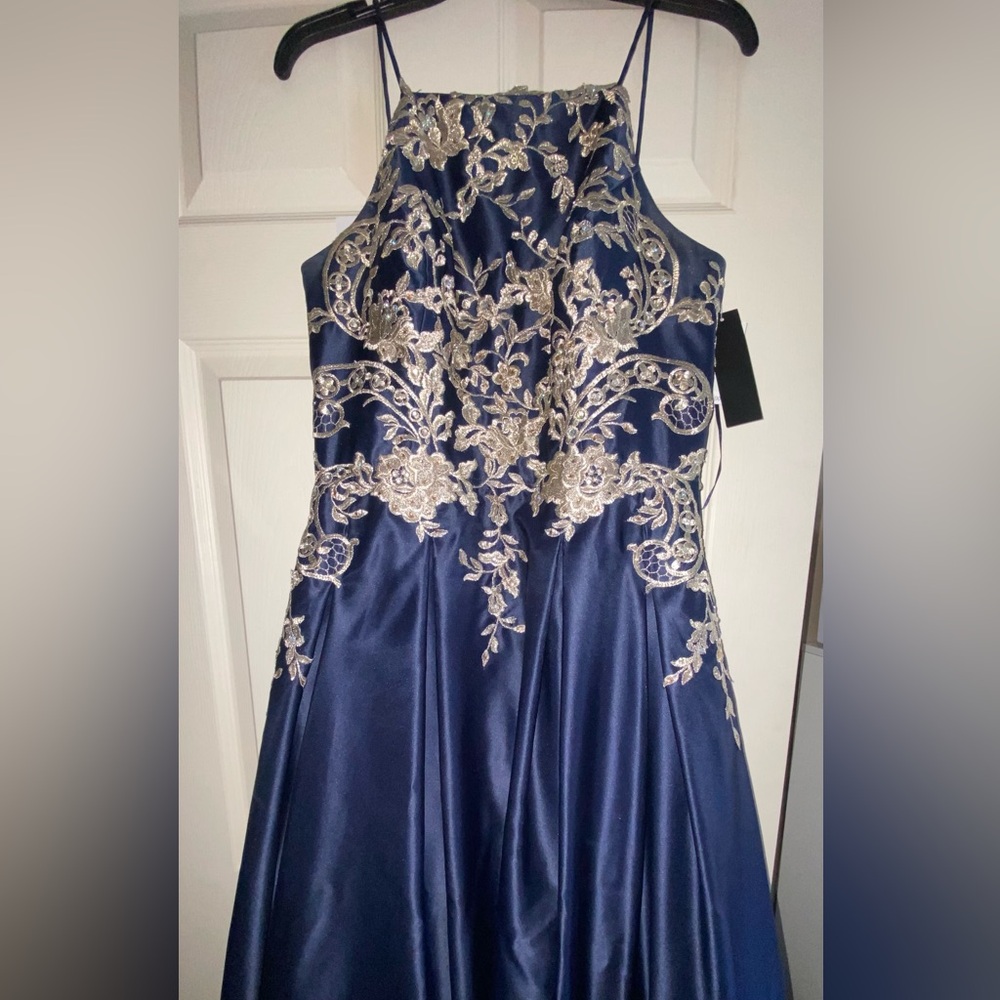 Dress - Picture 2 of 8